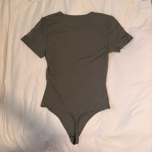 Aritzia Bodysuit - Never worn! - Picture 3 of 3